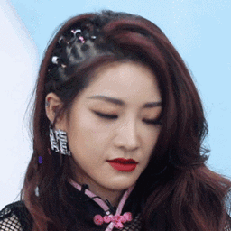 青春有你2喻言gif表情包_又a又甜的喻言_搞笑图片_精品库