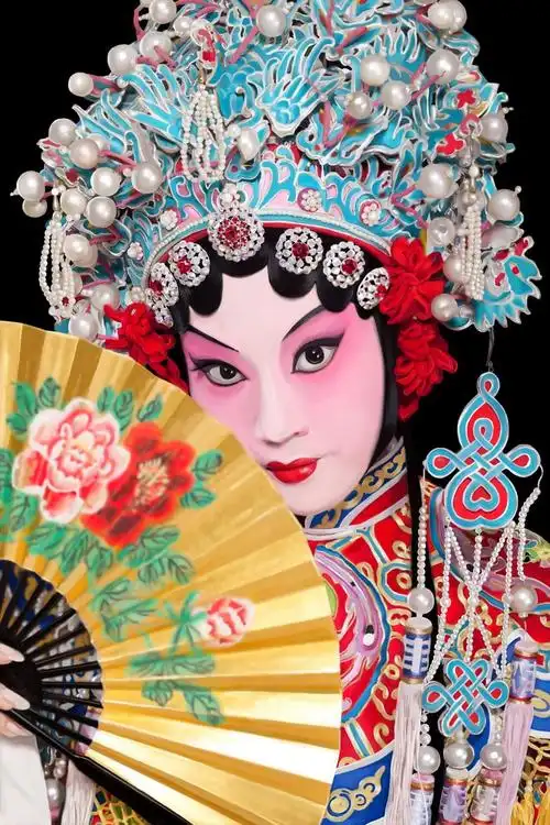 今天的京剧脸谱剪纸课程,是在这特殊时期给大家带来的一场轻松之旅.