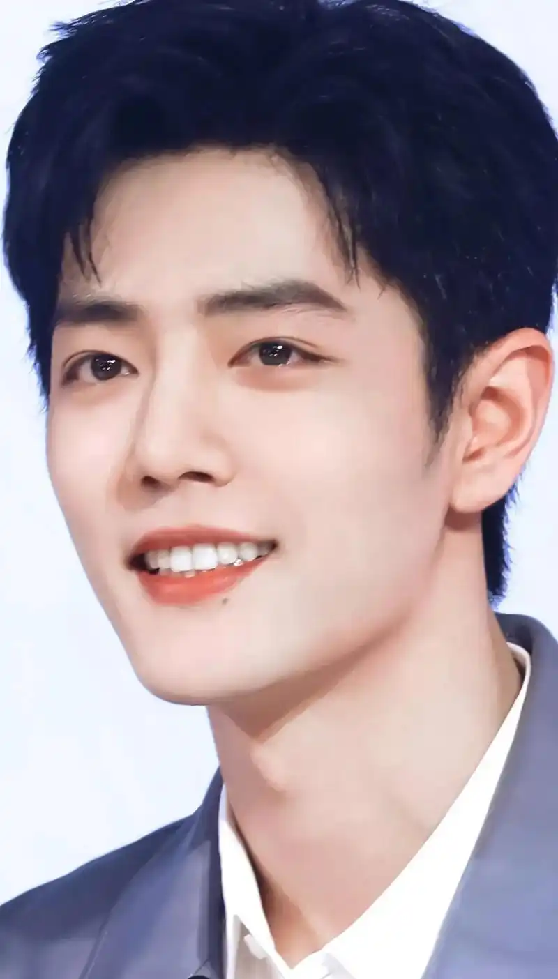 真的好喜欢笑起来好看的人,  眼睛弯弯的甜甜的 , 看到这样的笑容