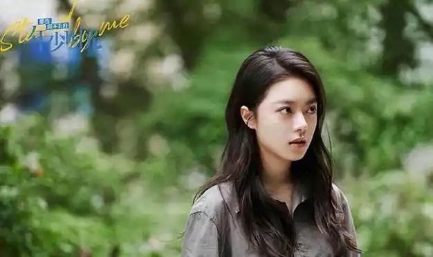 赵今麦出演长公主浅色系穿搭冷艳慵懒自带高级感的文艺女星