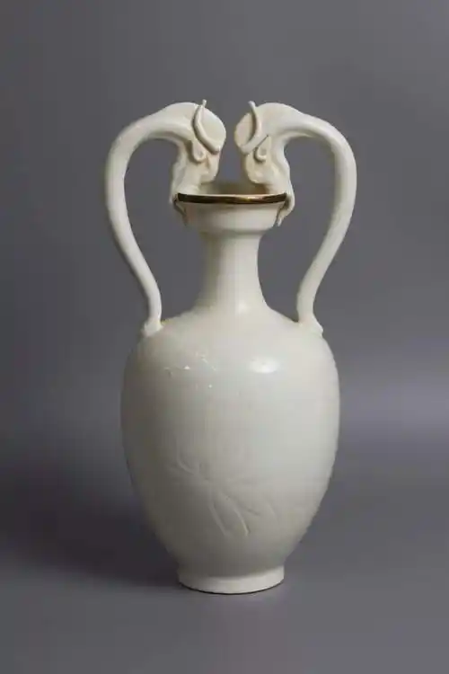 觅之难得 武昌红巷美术馆 宋代定窑双龙衔耳刻花盘口瓶_纹饰_瓷器