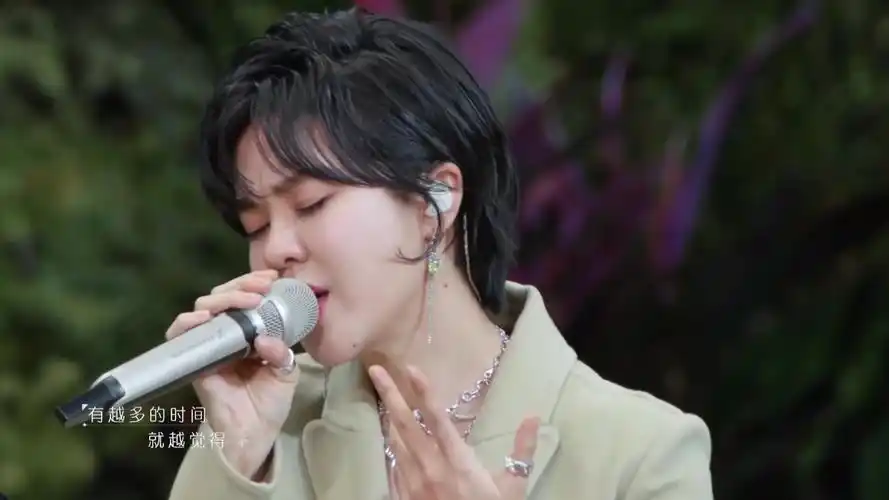 郁可唯:没音响又怎样!老娘的歌想怎么唱怎么唱,清唱照样把控全场