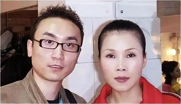 颁奖礼上掀翻风云田震摔话筒与那英撕破脸现状引热议