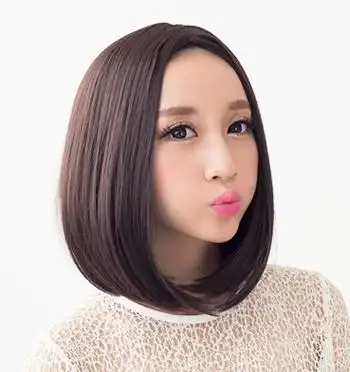 用沙宣美发技术打造的中分沙宣波波头短发,柔顺的发丝从头上散落下来