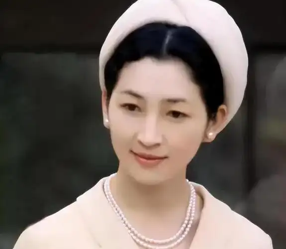日本最美皇后美智子:受尽恶婆婆41年折磨,她如何对待自己儿媳