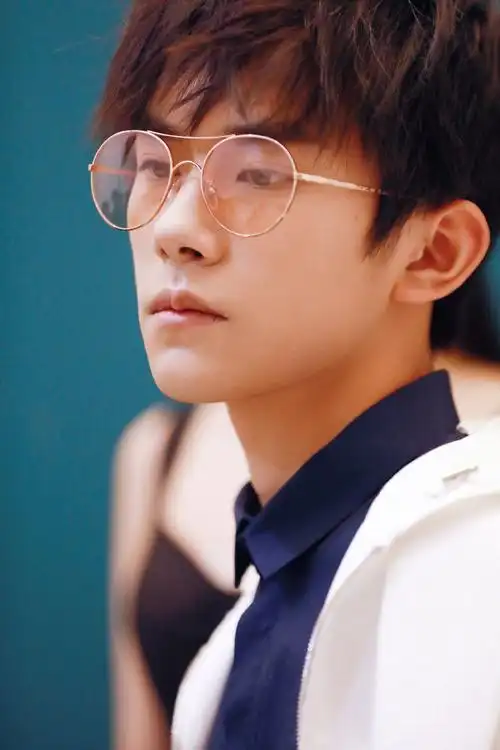 易烊千玺 170619《红秀grazia》第310期