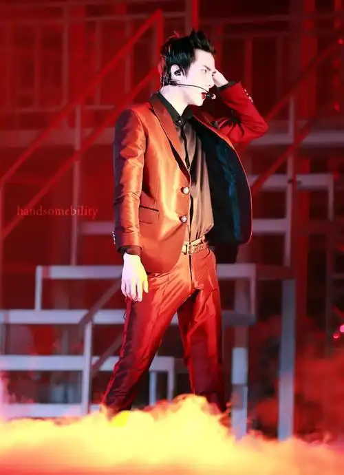 世勋穿红西服是在哪里