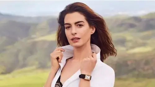 allure最近采访奥斯卡女神安妮·海瑟薇,让她挑战9件从没做过的事