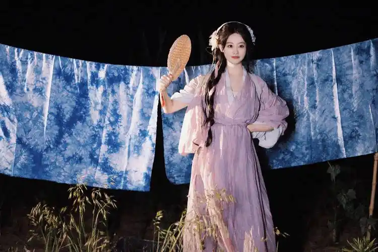 祝绪丹晒新鲜古风大片 变田园少女清新元气