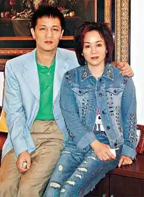 有传杨恭如与上海首富周正毅过从甚密,周正毅妻子毛玉萍曾为此事暗寸