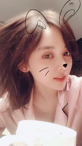 娜扎素颜 俏皮可爱_新浪看点