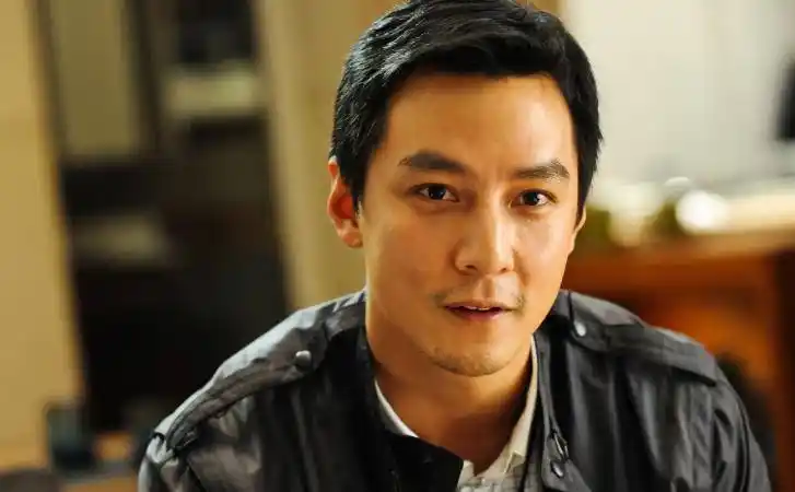 吴彦祖颜值遇"滑坡",皱纹明显额头油亮,被吐槽撞脸苏大强_网友_照片