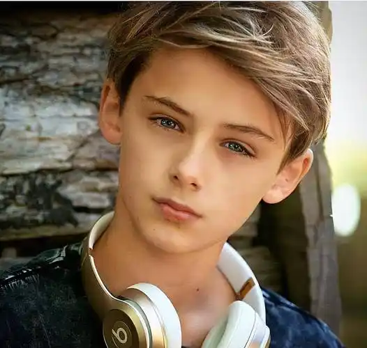 原创12岁就被誉为世界第一美少年6年后他完美蜕变帅气依旧