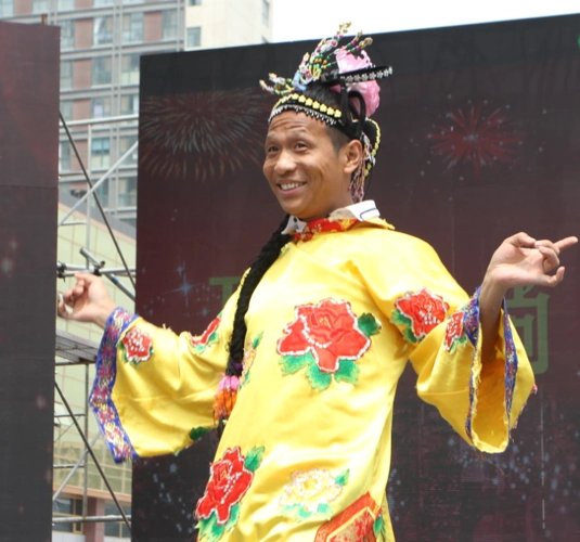 拿生命cos扒扒宋小宝那些辣眼睛的男扮女装照