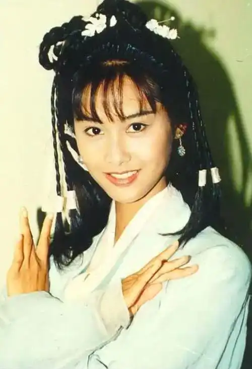 回顾黄贯中48岁幸运娶了朱茵两人相恋20年成了一生所爱