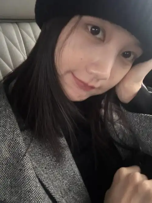 李一桐素颜营业图##李一桐下次发自拍是四年后