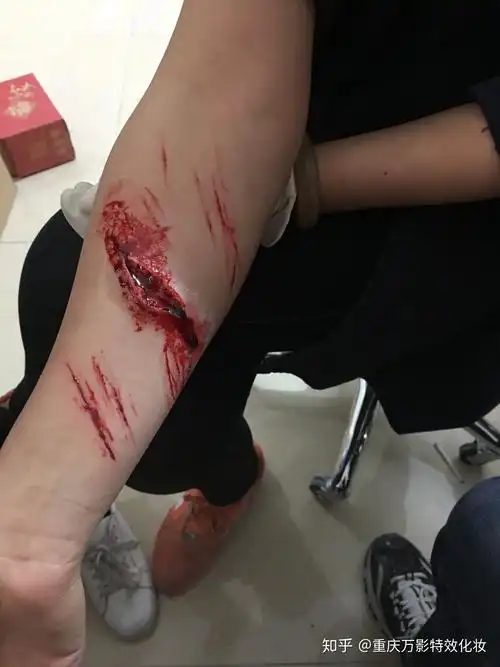 重庆万影特效化妆解析电视电影里的伤效