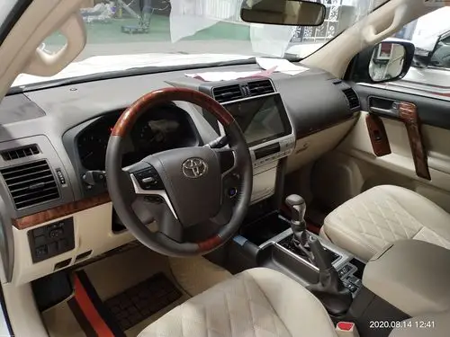 丰田霸道4000高品质音响系统,后座娱乐系统等更为驾乘者营造出了一个