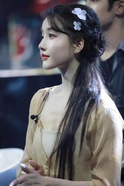 姜贞羽超话94#羽告成贞#袅袅娉娉,嫣然一笑.