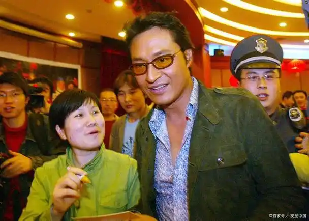 马景涛的新女友"边牧波泥小pony"在晒出与马景涛的合影后,公开示爱:"