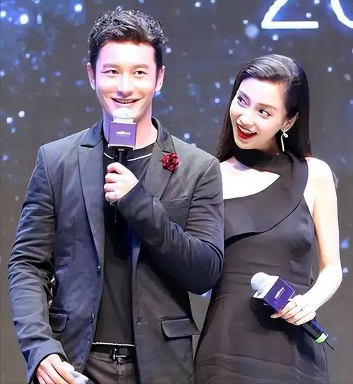 杨颖1989年出生于上海,她的家境普通,父母都是工人常年在外工作,小