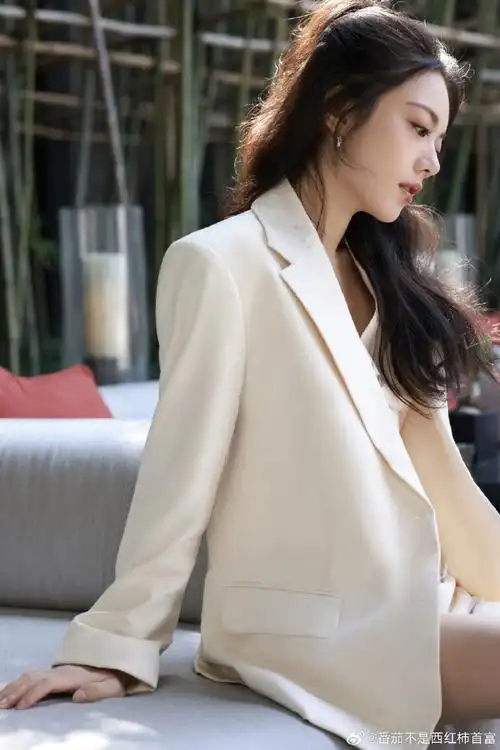 赵今麦最新营业照构图##赵今麦粉丝对妆造不满