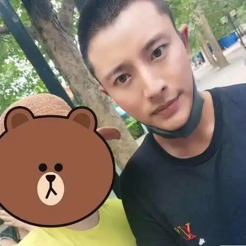 贾乃亮刚杀青就回家陪女儿甜馨穿着透露他和李小璐感情现状