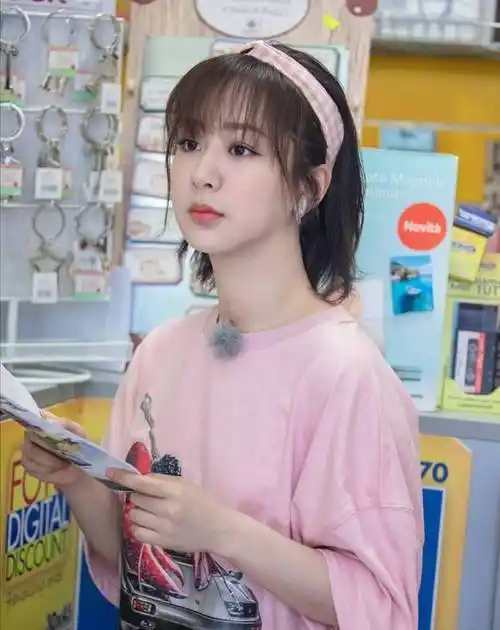 杨紫的发型怎么能这么美!太适合短发的女孩儿了!青春又靓丽