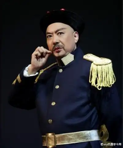 袁世凯逼迫清朝的末代皇帝退位为何当上总统后又要称帝呢