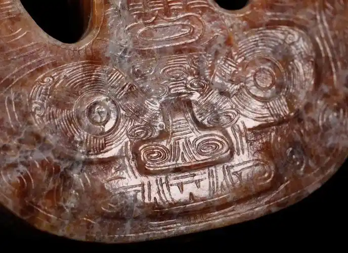 良渚兽面纹玉饰