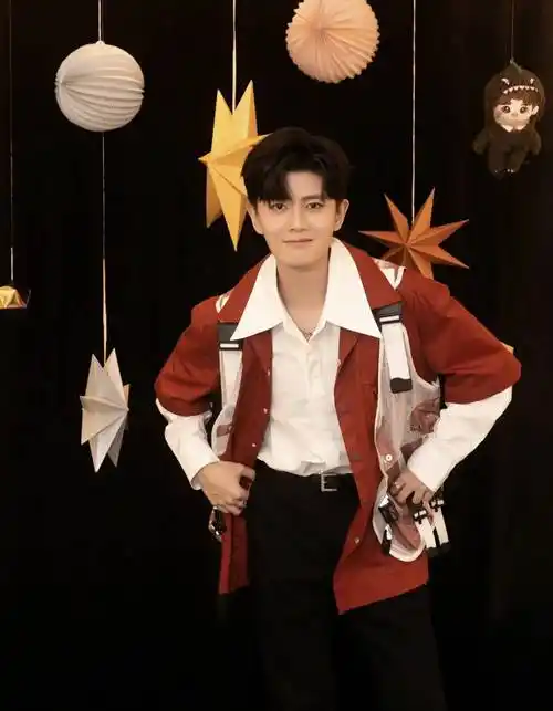 男明星任嘉伦时尚写真:英俊帅气,玉树临风_写真_时尚