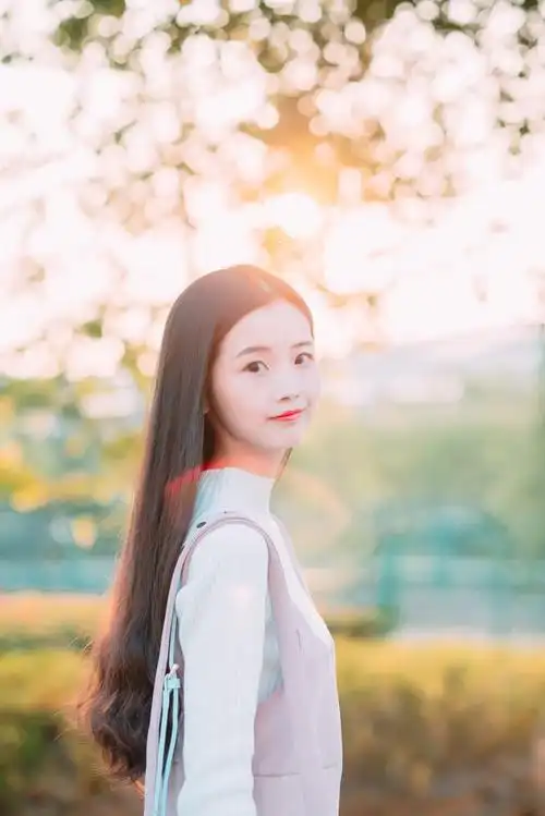 小费美图你的邻家小妹妹在河边