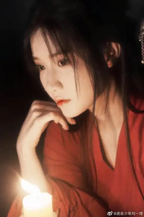 陈意涵红衣造型