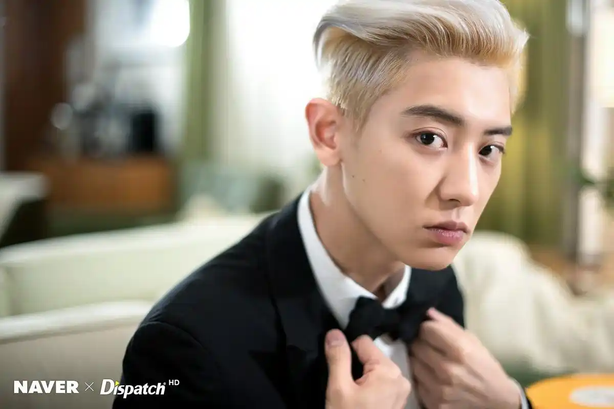 exo朴灿烈西装写真公开帅气贵公子绝美侧颜引心动组图