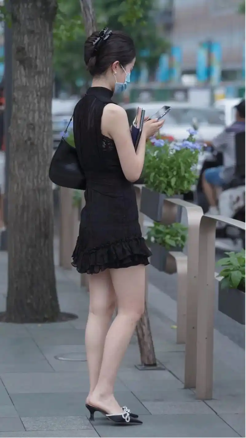 大长腿 #时尚街拍美女 #完美身材 #背影杀 #肤白貌美 - 抖音