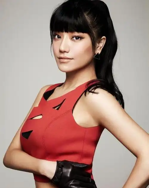 超级女声冠军江映蓉整容失败像怪兽全身只剩眼珠是自己