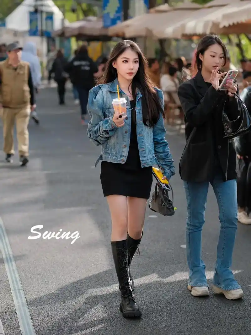 请勿盗图) #时尚捕手计划 #穿出自己的风格 #路人视角 #街拍美女