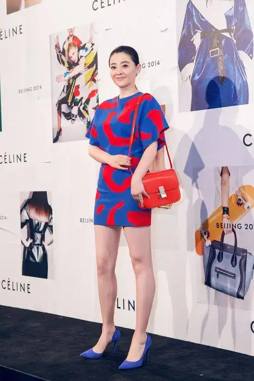 跟着47岁的气质美女梅婷学穿搭不要硬凹少女感成熟显魅力才对