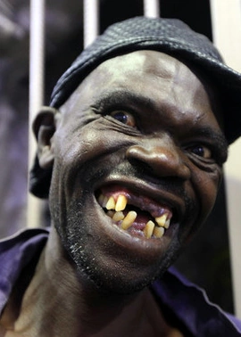 狗嘴吐象牙:长得丑如何约炮