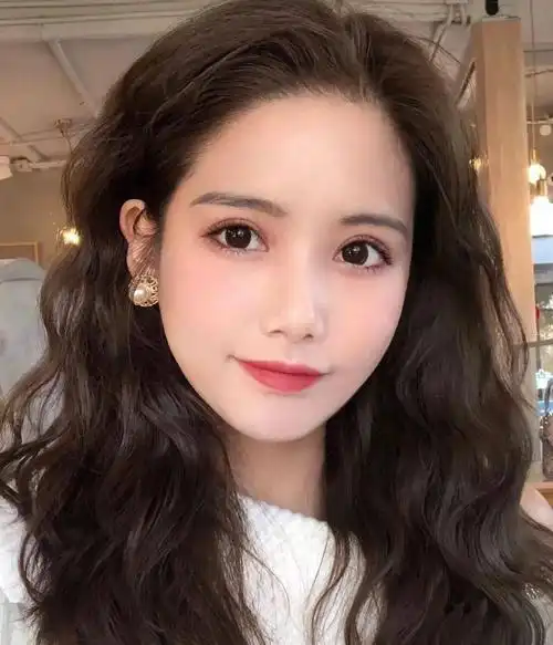 港风烫如何打造2020爆火港风发型释放迷人魅力