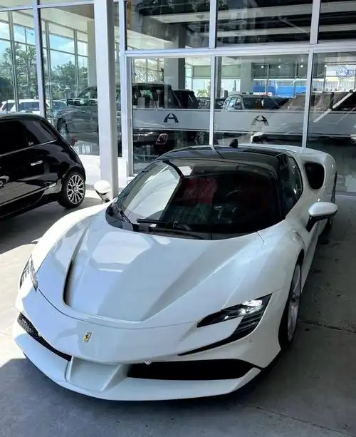 物色到一台法拉利sf90优hui现车