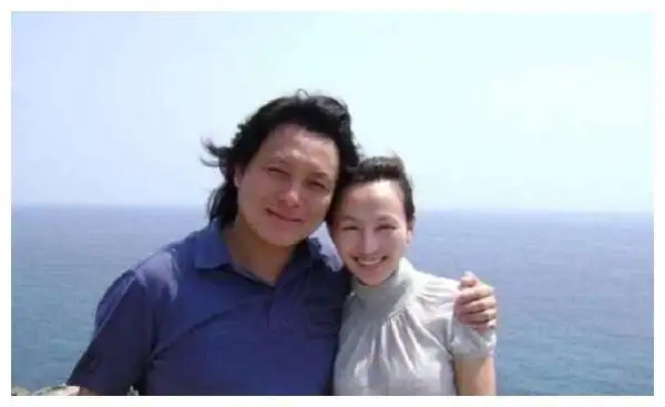 偶尔的机会,她被李小婉找到,并让他去北京当助手,于是他萌生了北漂的