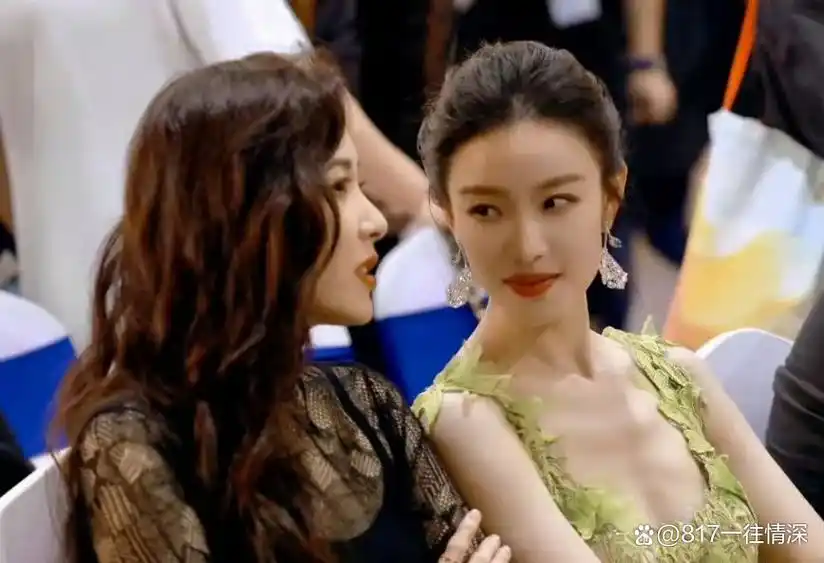 双姝倩影:倪妮刘亦菲同框撒娇,演绎绝美友情瞬间