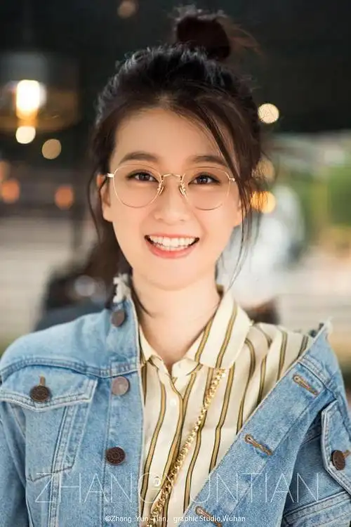 看过《欢乐颂》的人,都认识扮演关雎尔的乔欣,剧中的关关是个家境良好