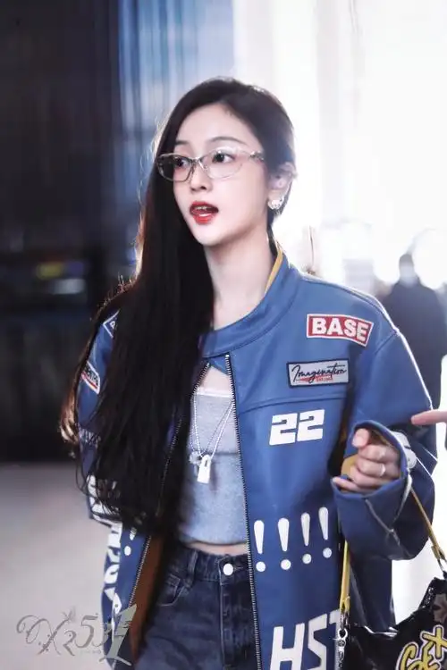 吴宣仪超话#吴宣仪2024演唱会生日场#这一声老公我先叫为敬@吴宣仪