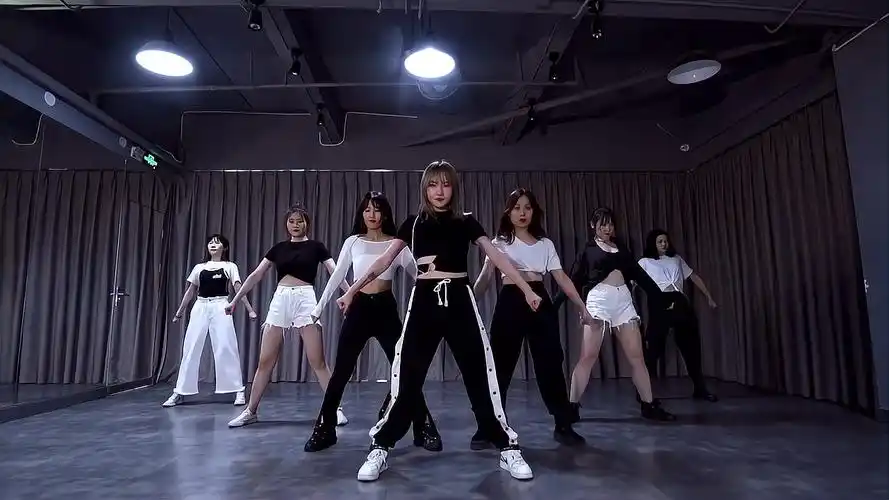 跳爵士舞的女生帅起来比男生还酷