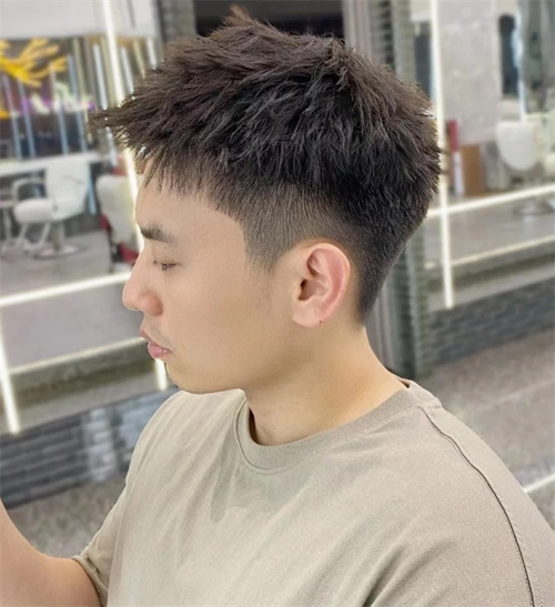 铲青摩根烫,清爽利落的短发造型,简单