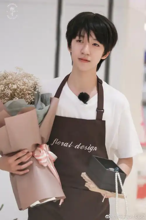 贺峻霖[超话]##贺峻霖 共赴征途# 破500万.