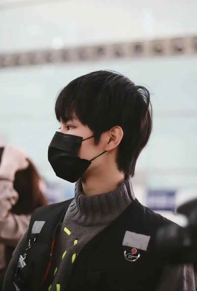 圆圆的脑壳.#张真源  #壁纸 - 抖音