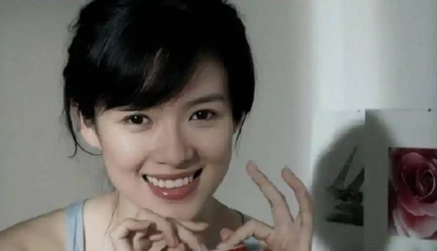 蔡国庆"白捡"了个亿万富翁老婆,年轻时被章子怡坐大腿 那英倒追_秦娟